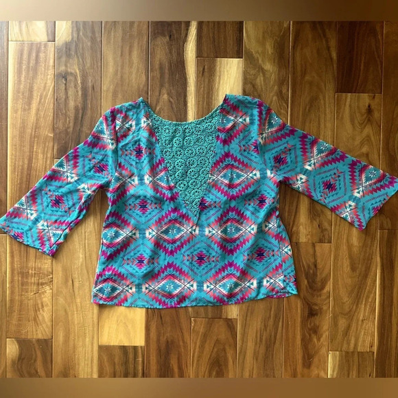Arizona Jeans Sheer Aztec Print Crochet Back Drapey Blouse size Large - Picture 3 of 4